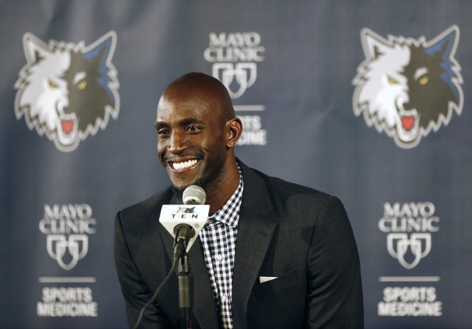 贝林厄姆身价跌2000万欧仍以1.6亿欧领跑英格兰球员榜（贝林厄姆身价下滑2000万欧，仍以1.6亿欧居英格兰球员身价榜首）