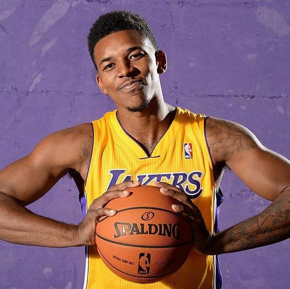 欧文突破防守造成杀伤球成功（欧文强突破防制造杀伤，进攻得手）