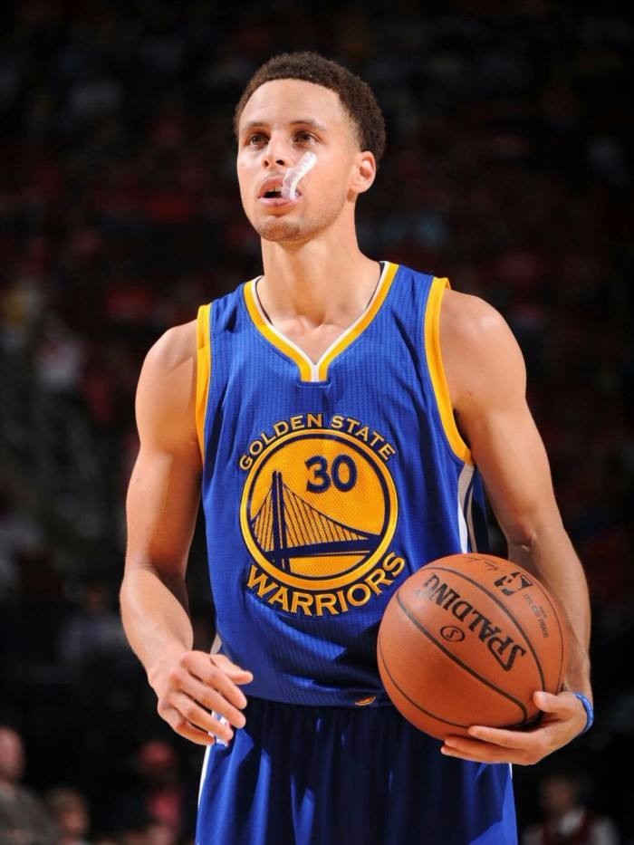 前进之鹰球员因嘲讽施蒂勒鼻子被罚款500欧，现已公开道歉（嘲讽施蒂勒鼻子被罚500欧，前进之鹰球员已公开致歉）