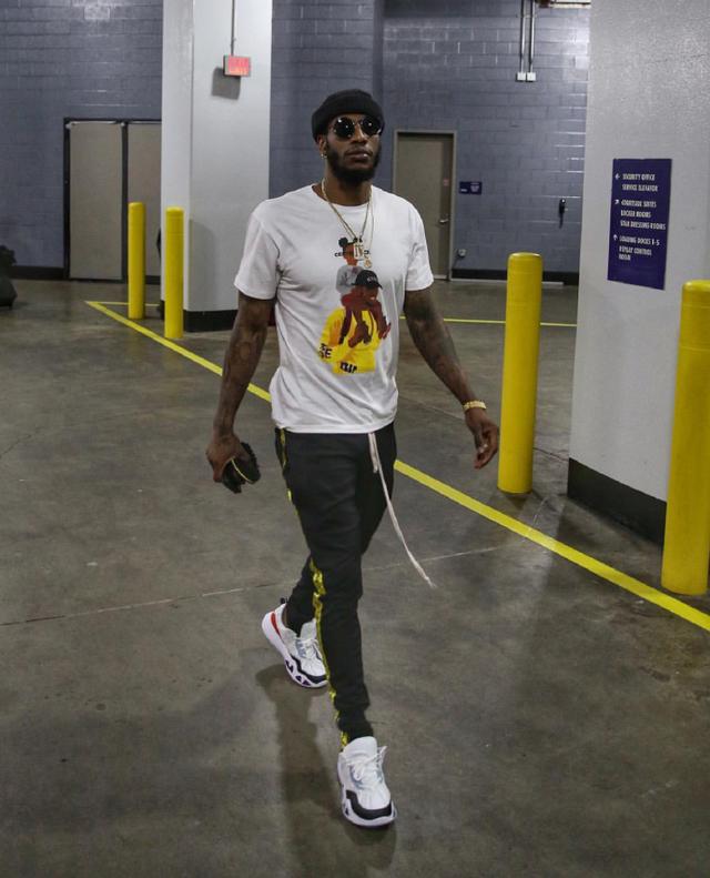 韩媒：全北现代外籍助教涉嫌“拉眼角”种族歧视韩国裁判（韩媒：全北现代外籍助教被指对韩国裁判做出拉眼角歧视手势）