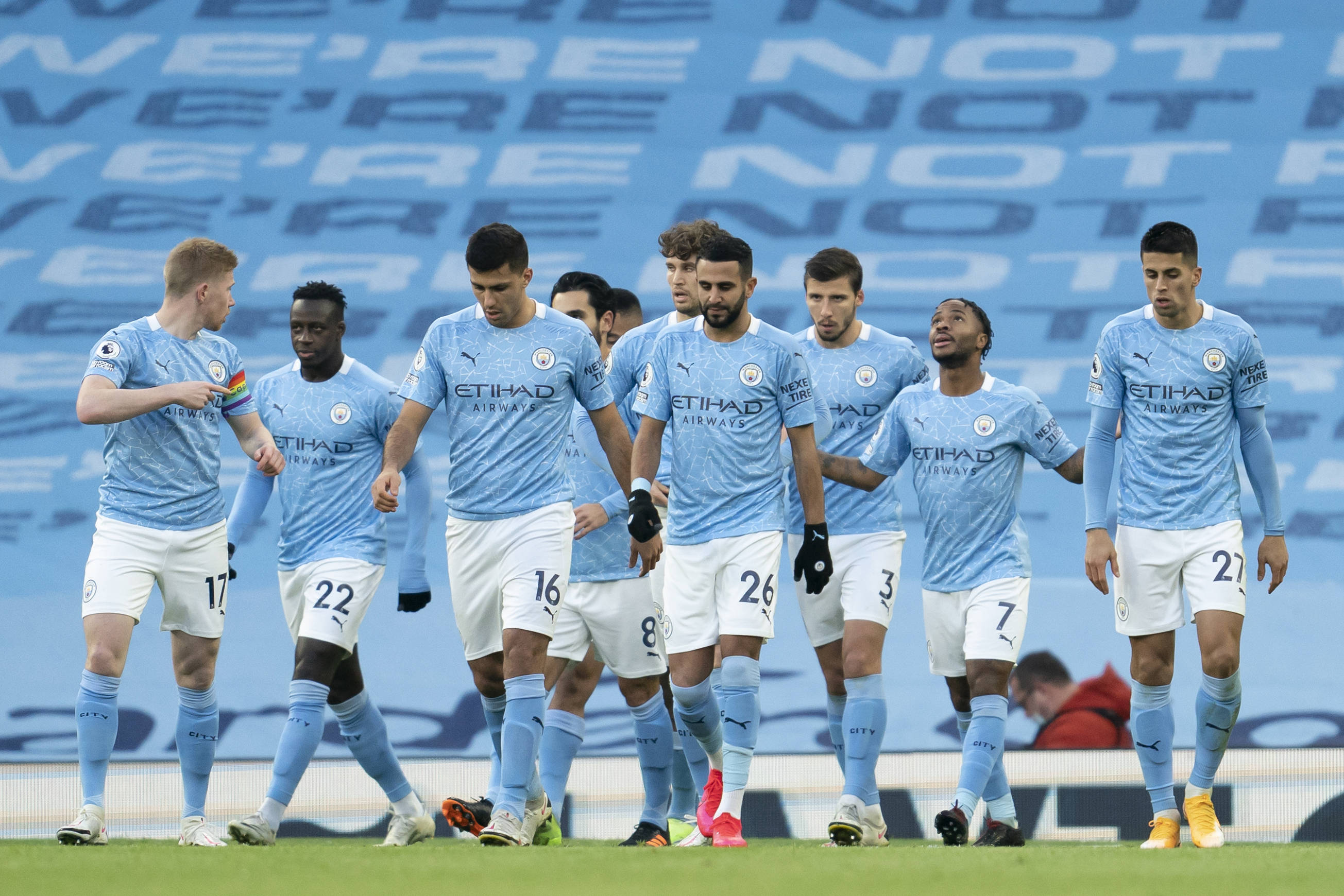 脚步不够快！首发的杨瀚森侧移被吹阻挡 4分钟不到累积2犯被换下（脚步慢半拍！首发杨瀚森侧移遭判阻挡，开场不到4分钟累积两犯被换下）