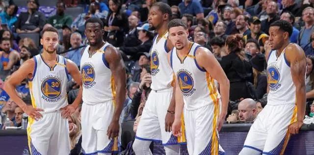 NBA球队换帅对赛季影响分析（NBA换帅对赛季表现的影响解析）