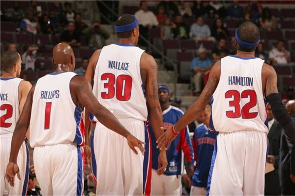 篮球篮网外援突然爆发，全场砍下35分（篮网外援火力全开，单场轰下35分）