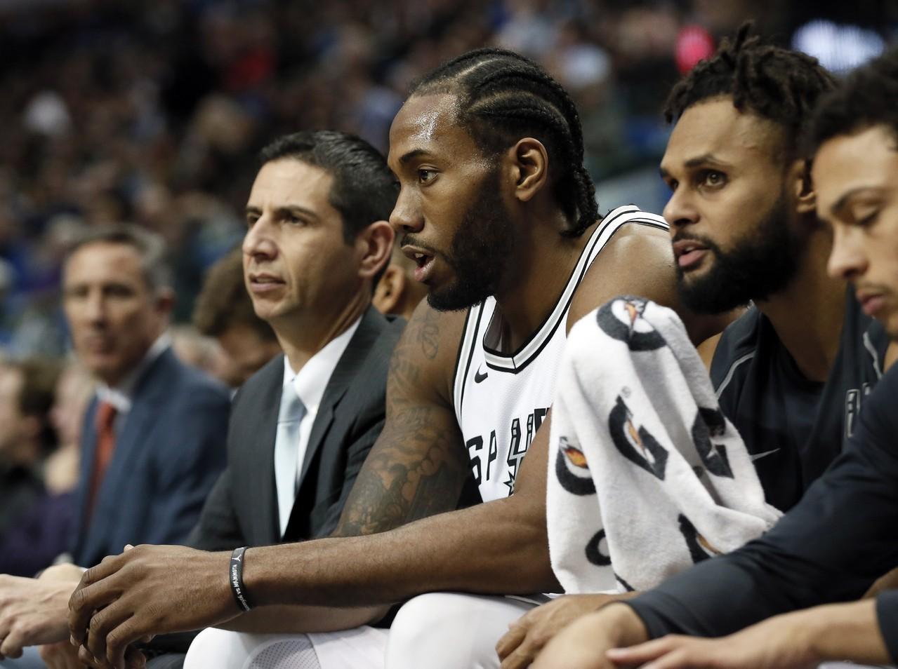 邓弗里斯：希望两到三周内复出，我们的球队就像一个大家庭（邓弗里斯：争取两三周内复出，球队氛围如同一家人）